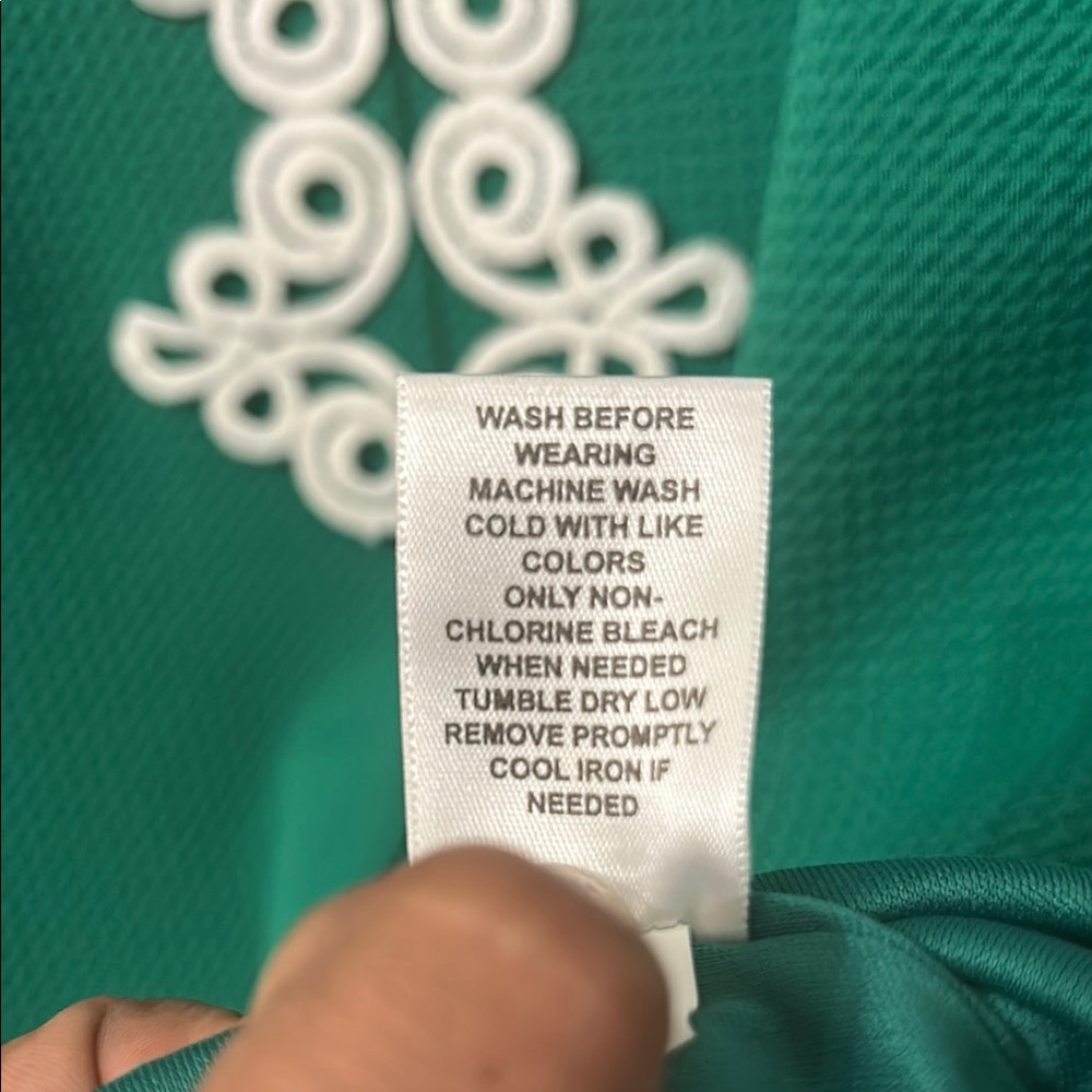 Elle Green & White Sheath Dress with Plunge Neckline - Picture 13 of 16